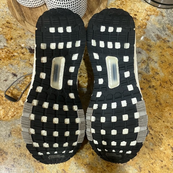 Adidas Ultraboost Cold RDY size 9 - Picture 7 of 9